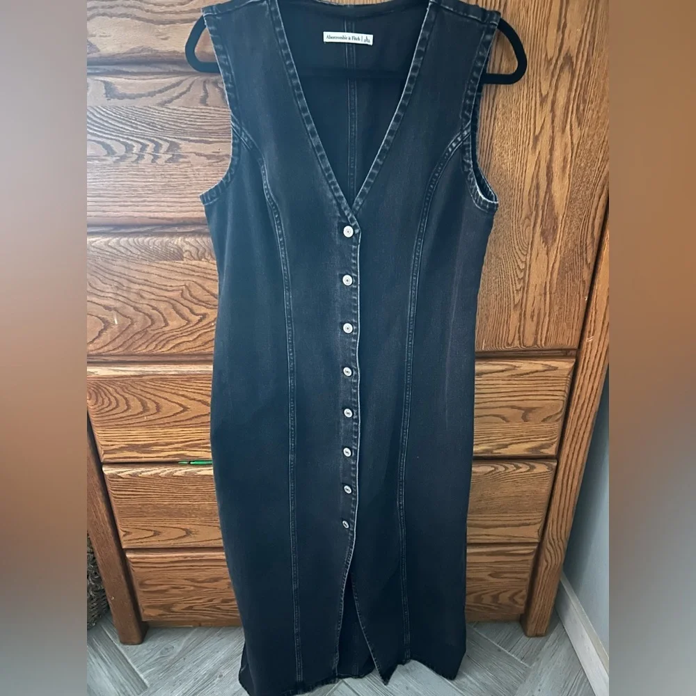 Abercrombie & Fitch Black Button-Front Midi Dress - Picture 1 of 6